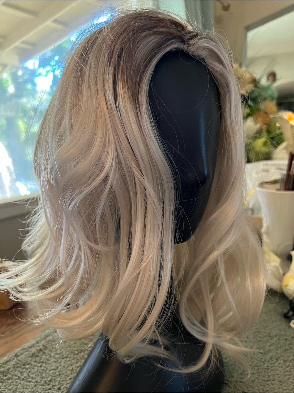 NWOT Platinum Blonde Bel Shoulder-Length Wavy Women's Wig bonus weaving cap